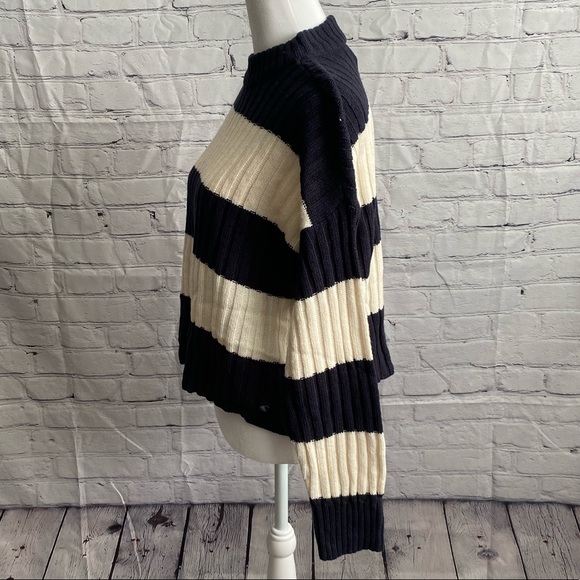 American Eagle Cropped Rugby stripe sweater - Picture 3 of 4